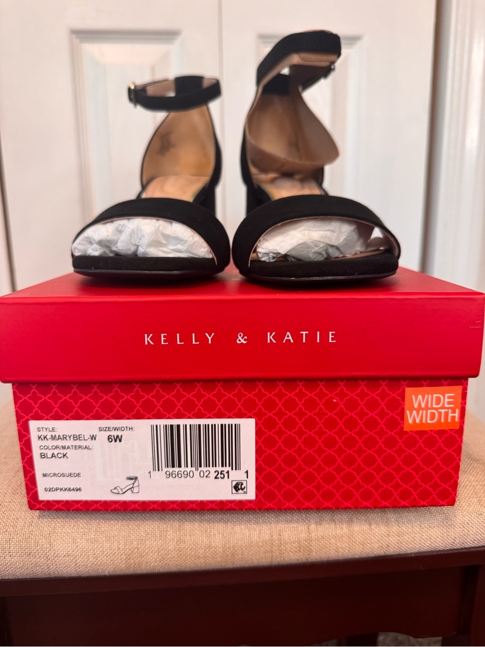 Kelly & Katie Women’s Black Ankle-Strap Block Heel Microsuede Sandals Size 6W - Picture 4 of 8